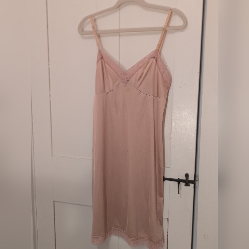 Vassarette Lace Slip Dress Tan Trim Intimate NWOT Club Night Out Date Mocha 36